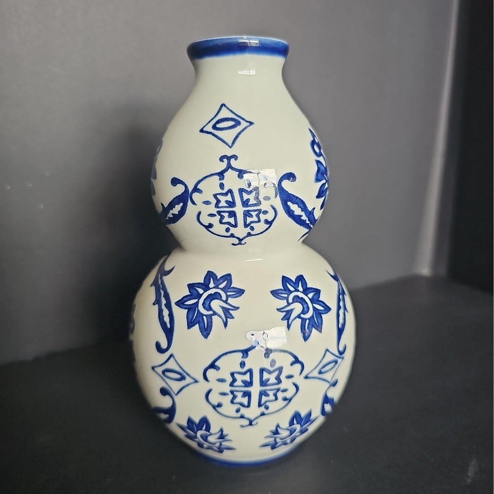 The Bombay Company Blue and White Gourd Vase 6''